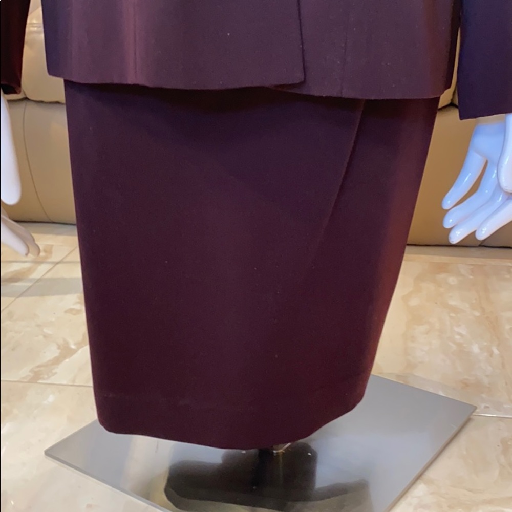 Suit- 2pc Women’s Suit - 6p View 3